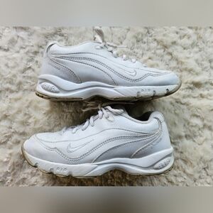 Vintage Women's Nike Air Quintessential II Walking Shoes, White, Size 7.5